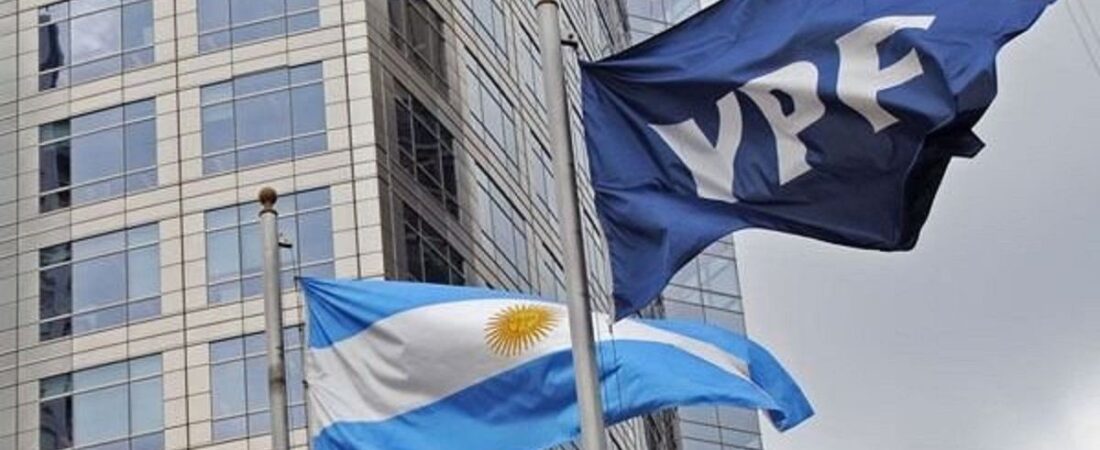 S&P subió la calificación de YPF y otras siete empresas argentinas